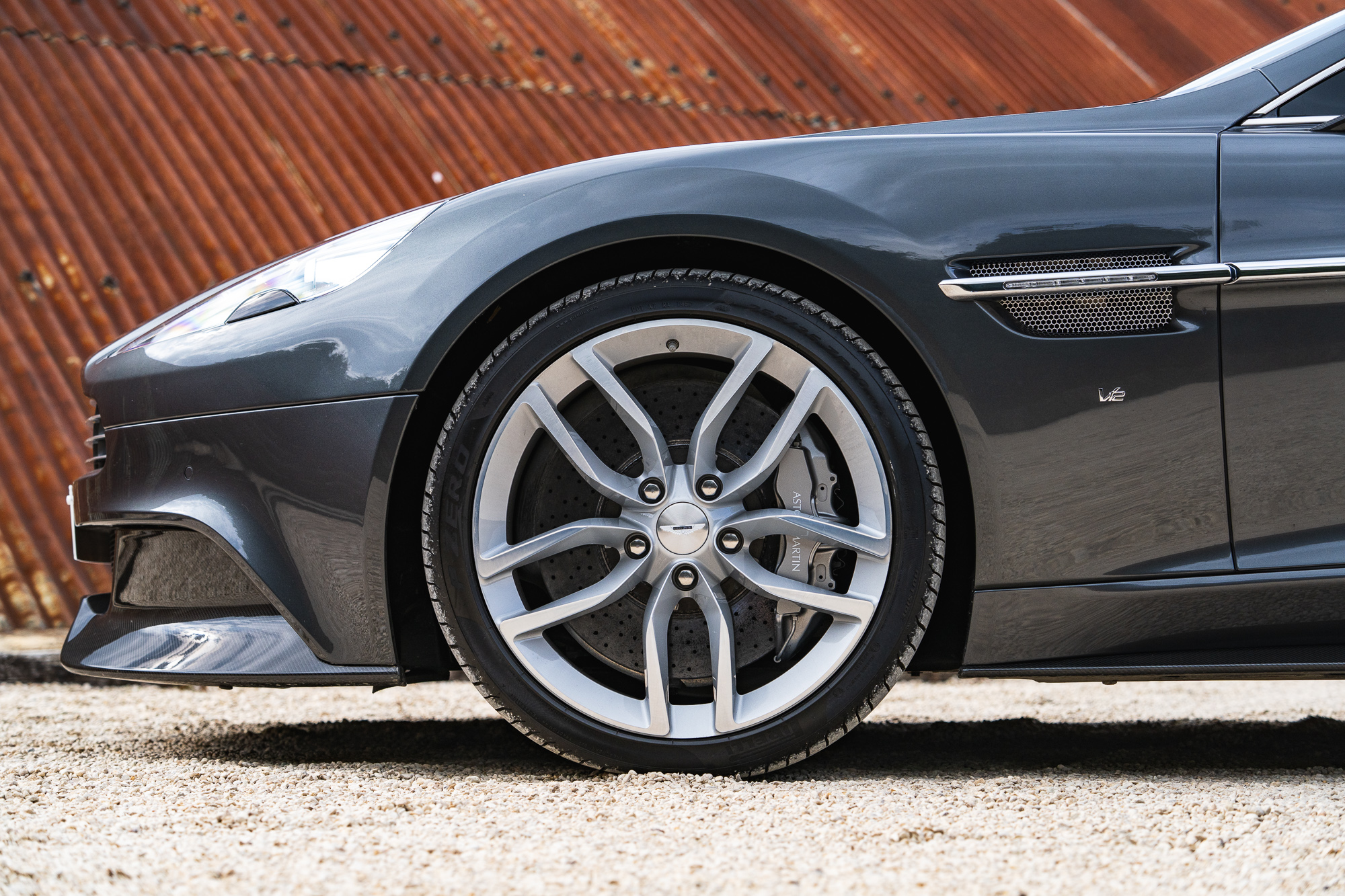 Aston Martin Vanquish-P35