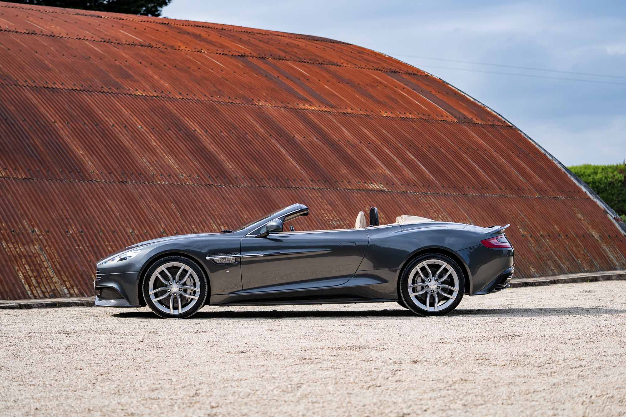 Aston Martin Vanquish-P6