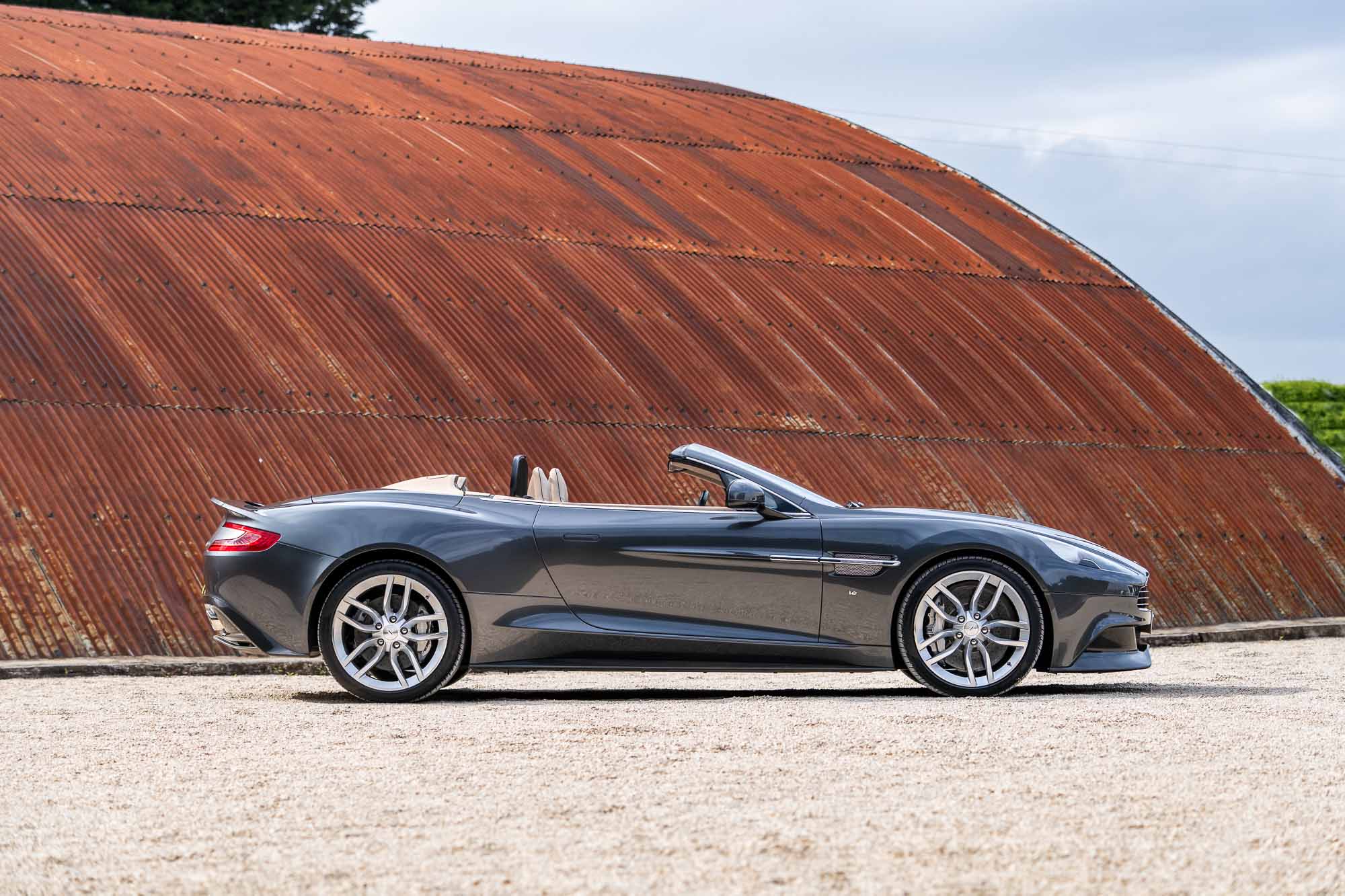 Aston Martin Vanquish-P7