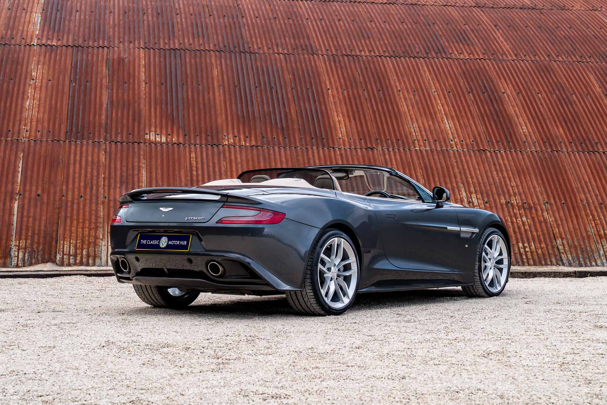 Aston Martin Vanquish-P8
