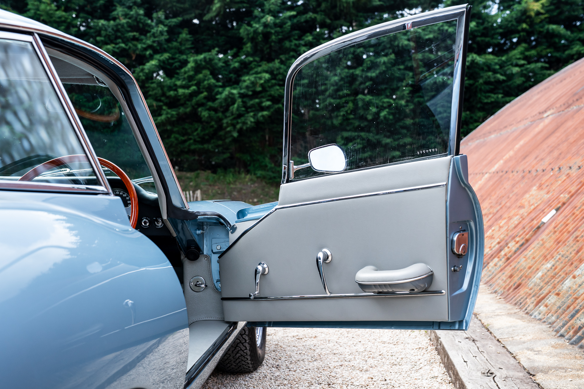 Jaguar E-Type_interior-12