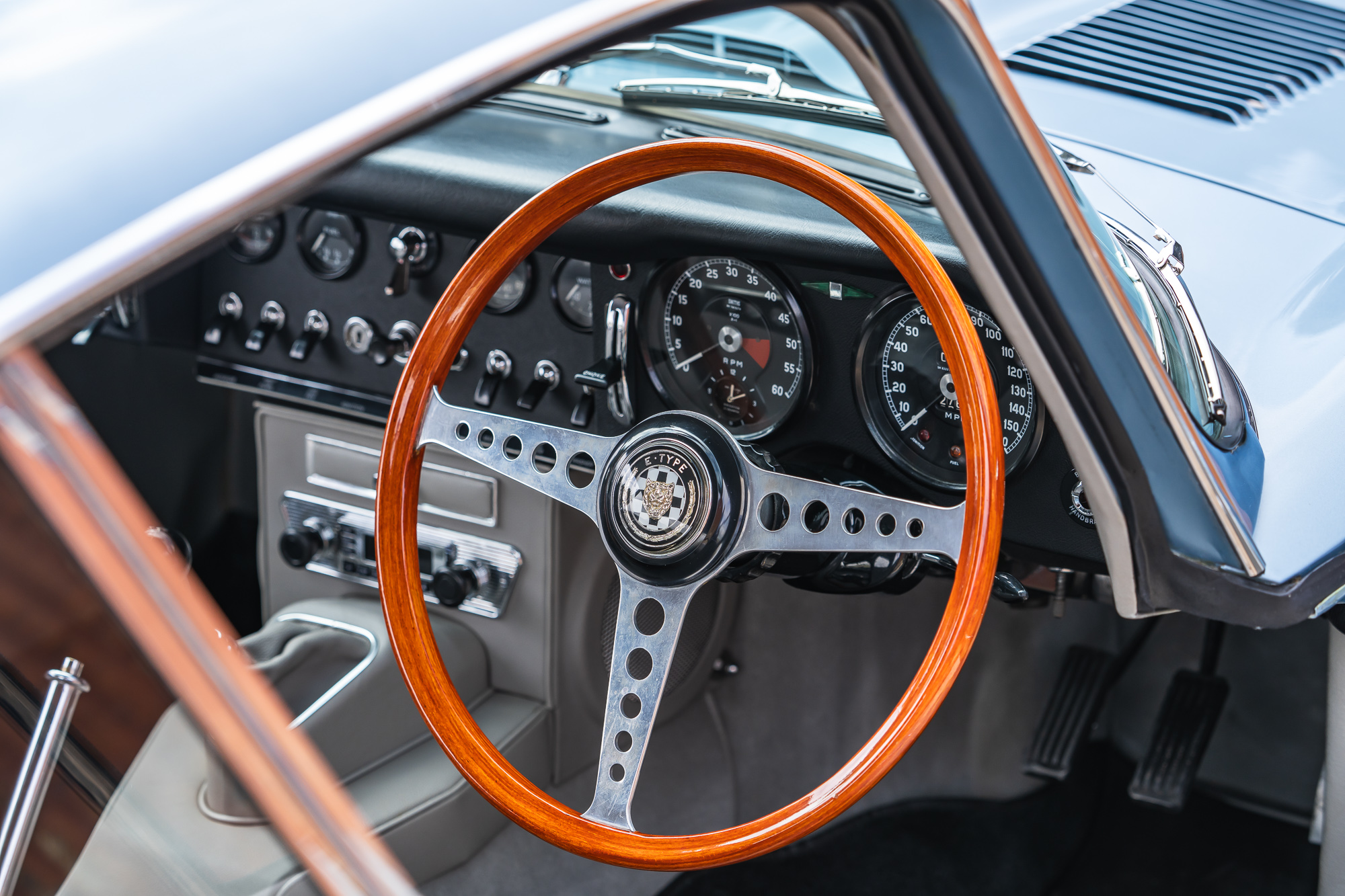 Jaguar E-Type_interior-2