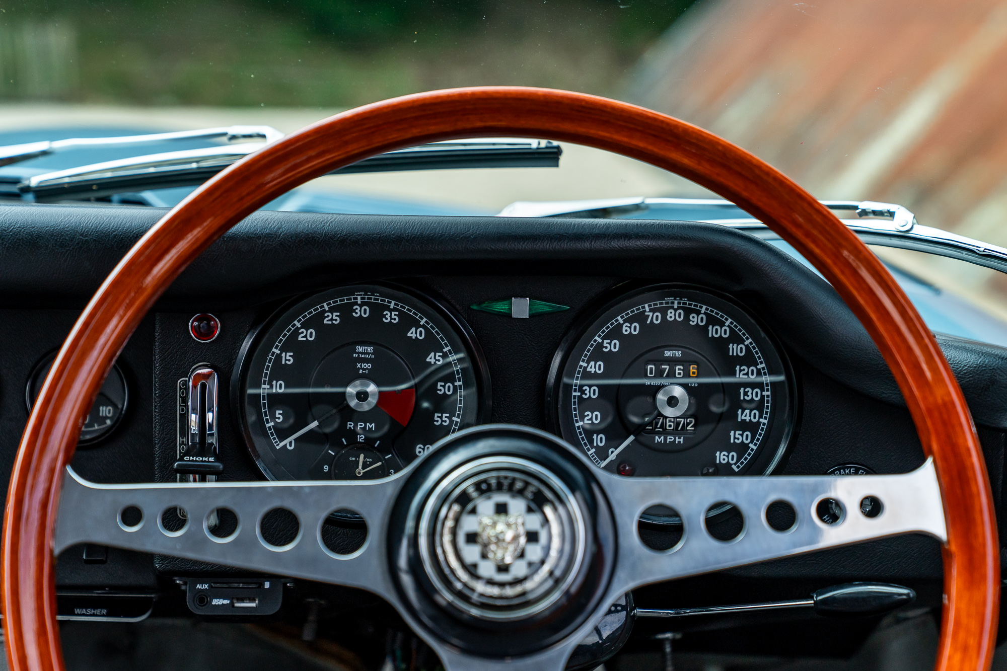 Jaguar E-Type_interior-21