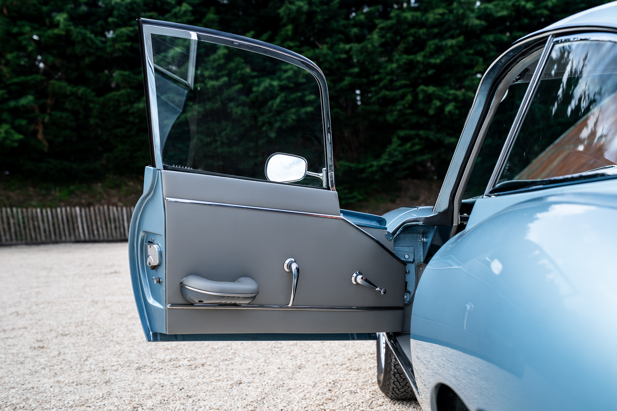 Jaguar E-Type_interior-5