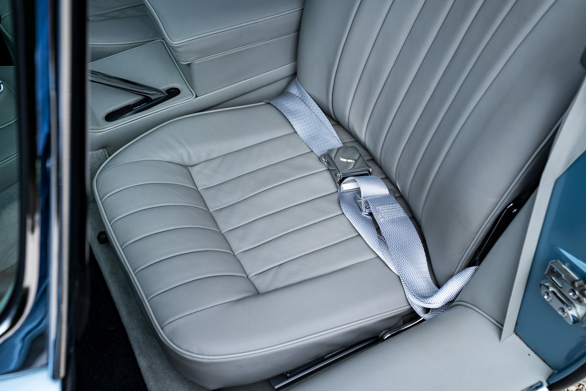 Jaguar E-Type_interior-7