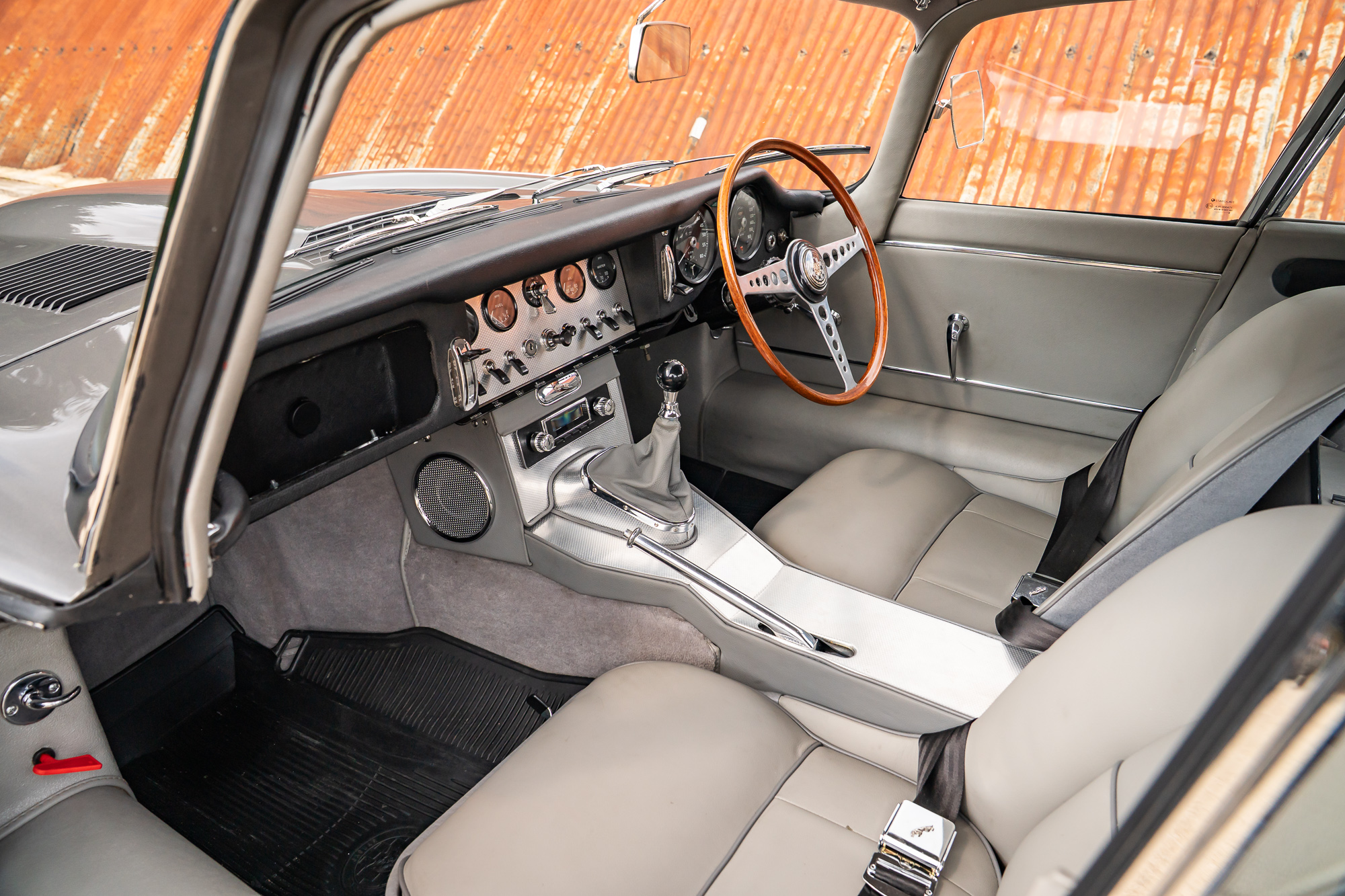 Jaguar E-Type_interior-18