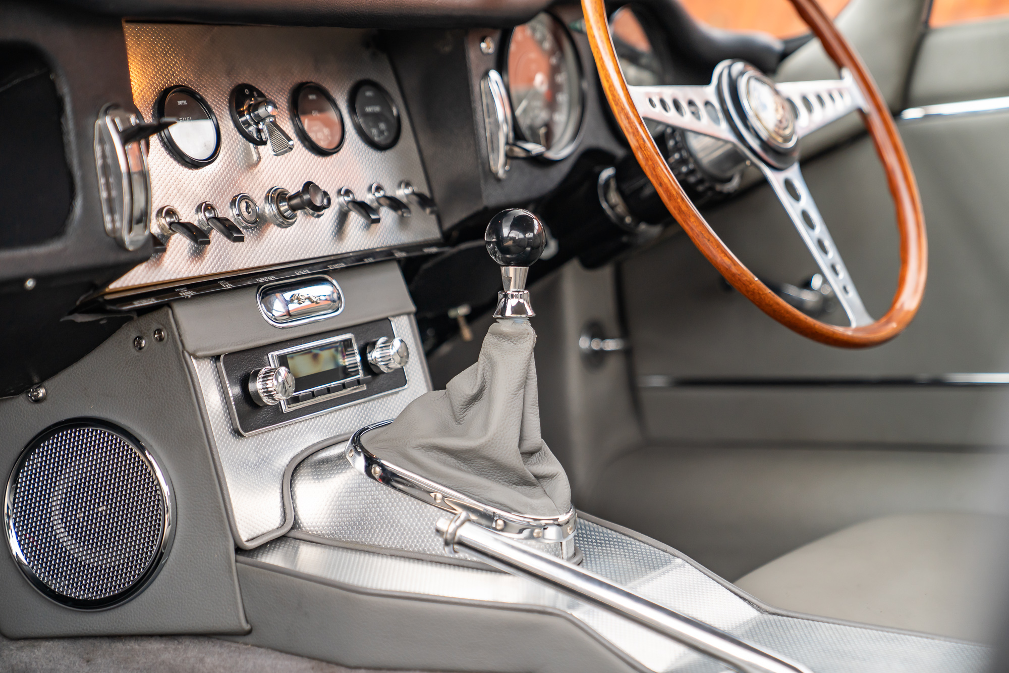 Jaguar E-Type_interior-21