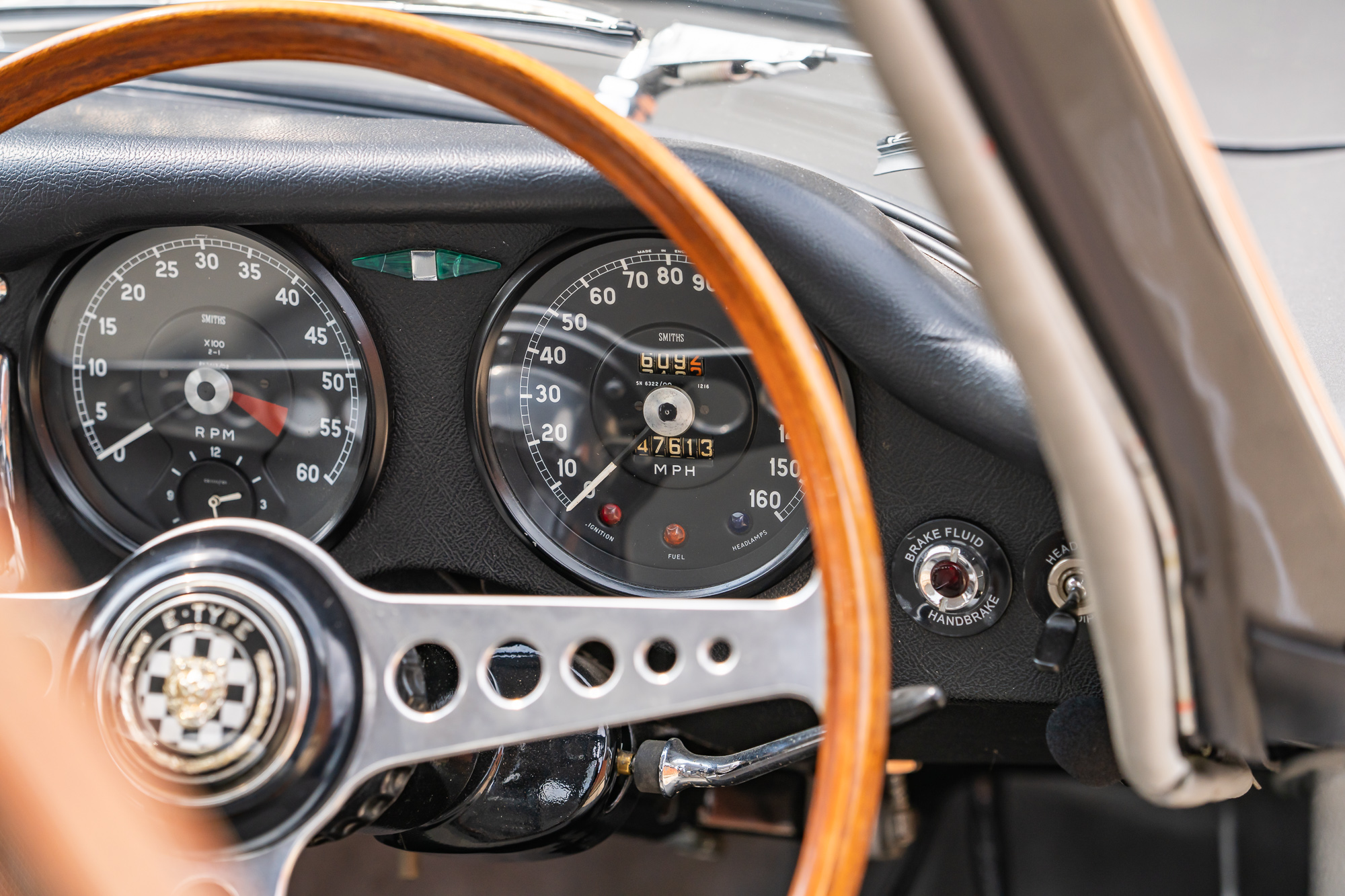 Jaguar E-Type_interior-6