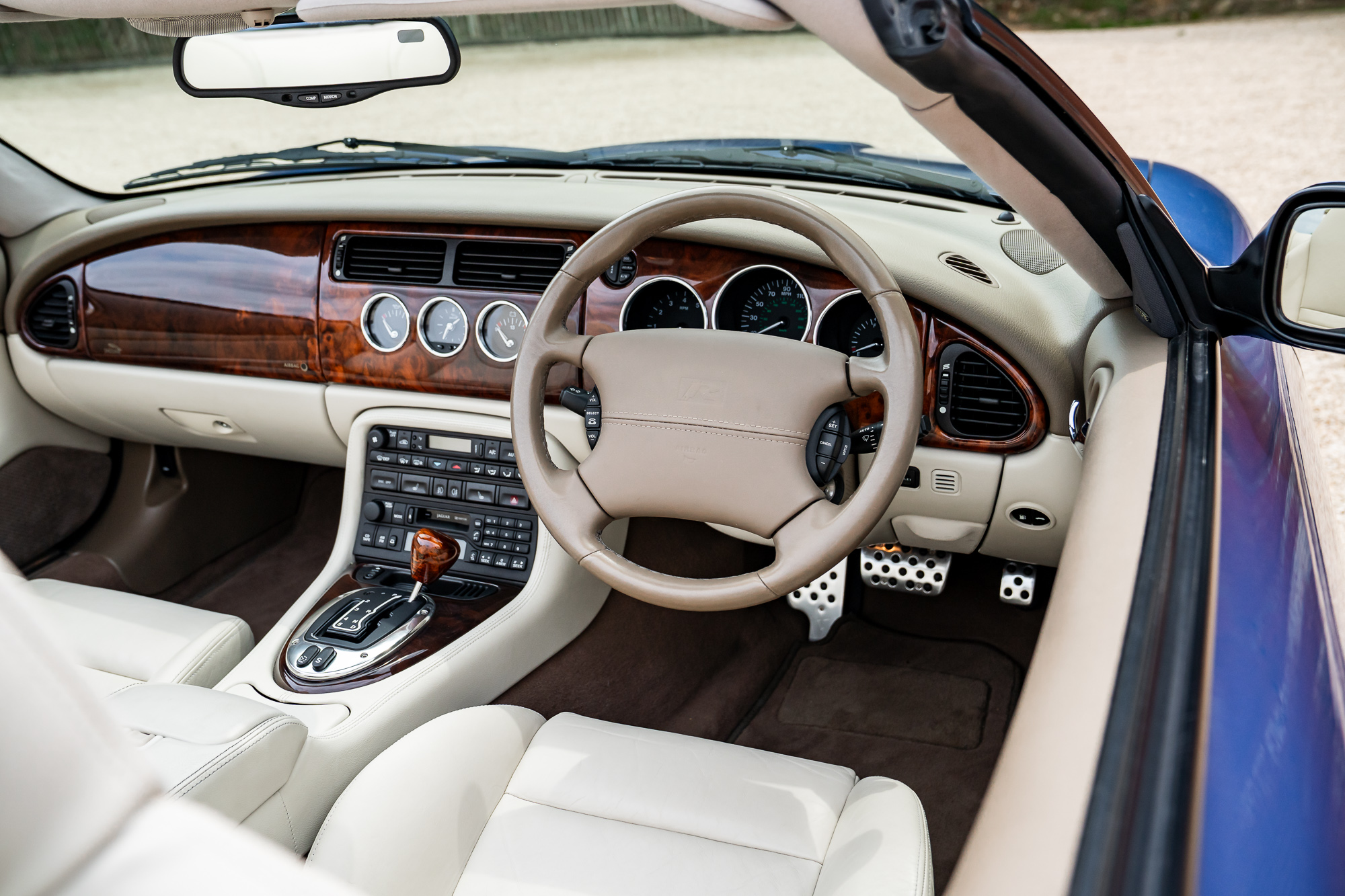 Jaguar XKR-P26
