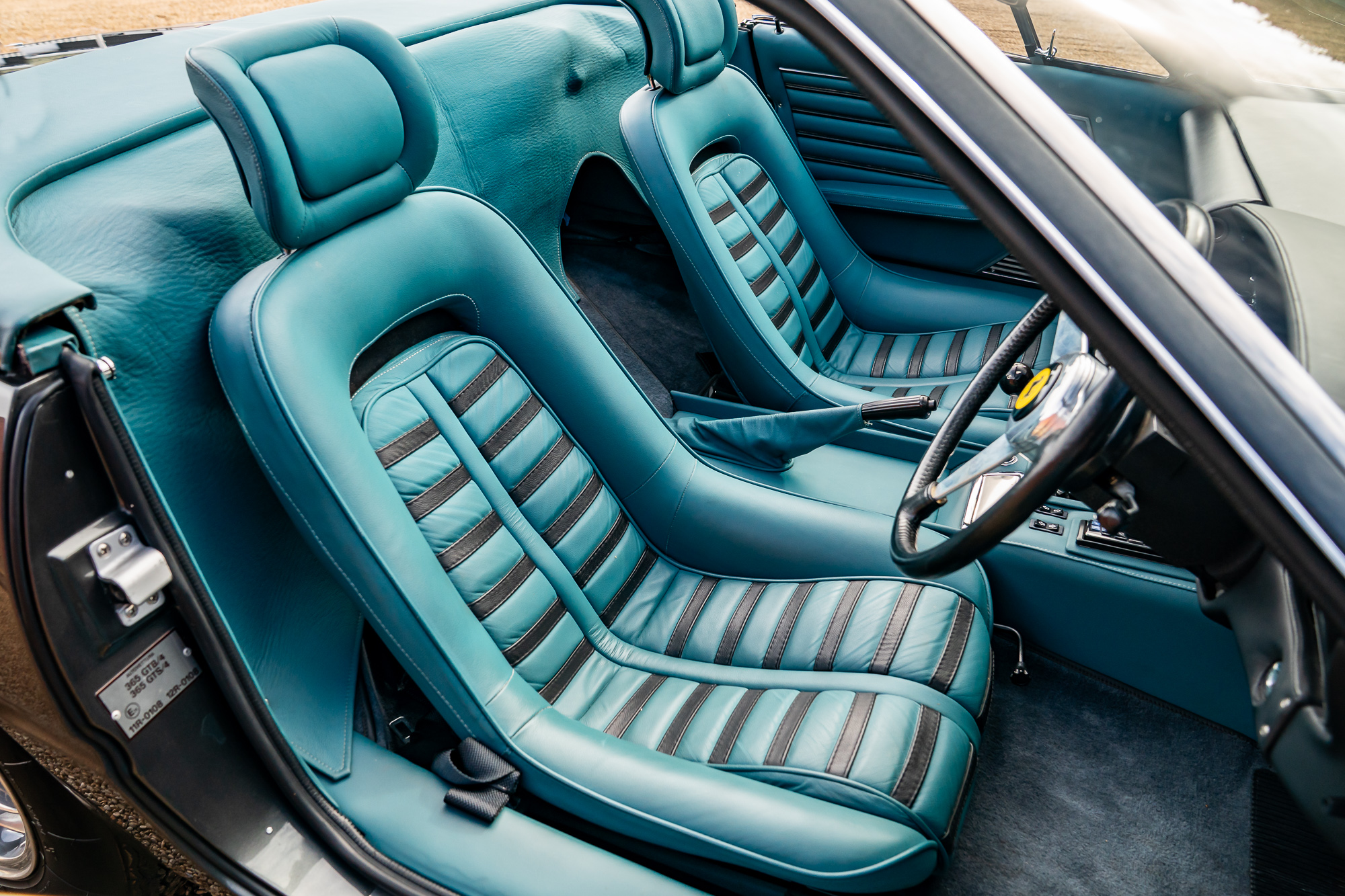 Ferrari 365 GTB_interior-15