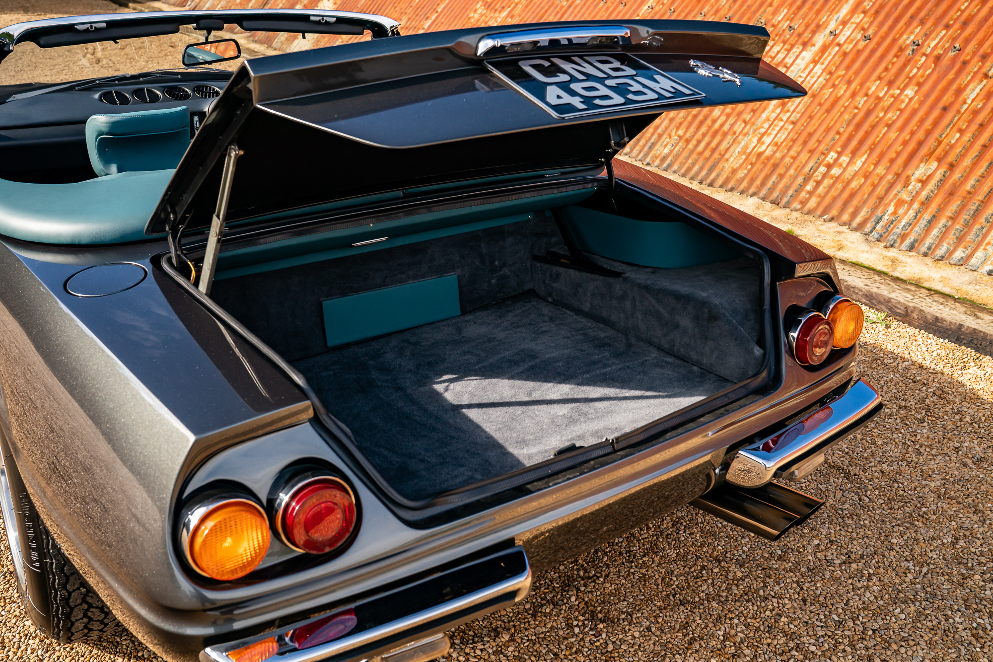 Ferrari 365 GTB_interior-25