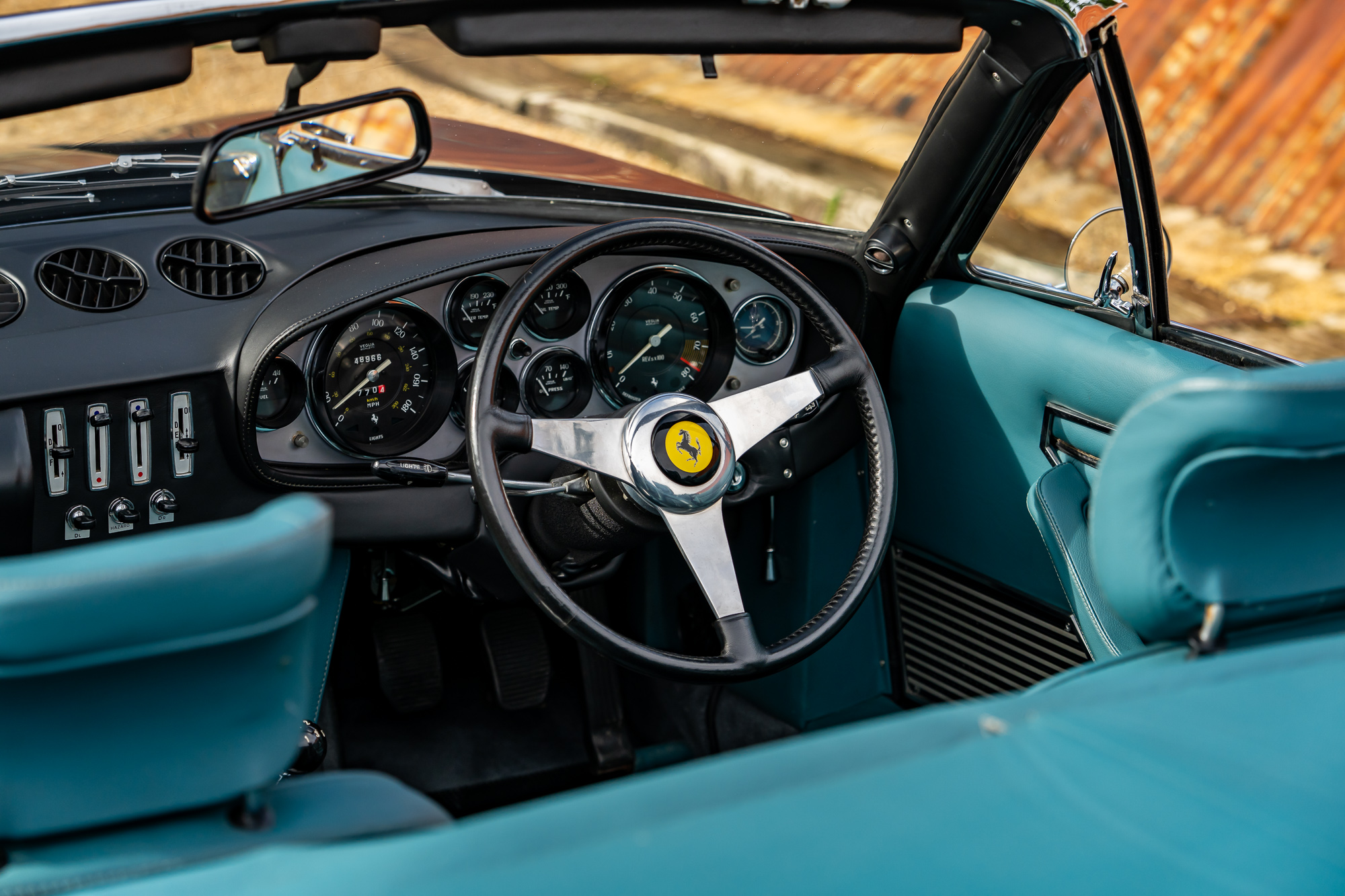 Ferrari 365 GTB_interior-3