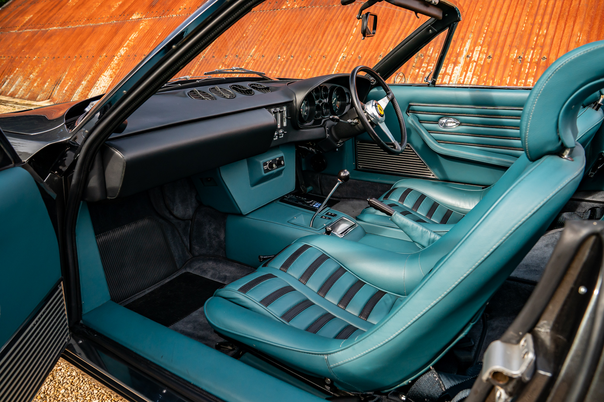 Ferrari 365 GTB_interior-7