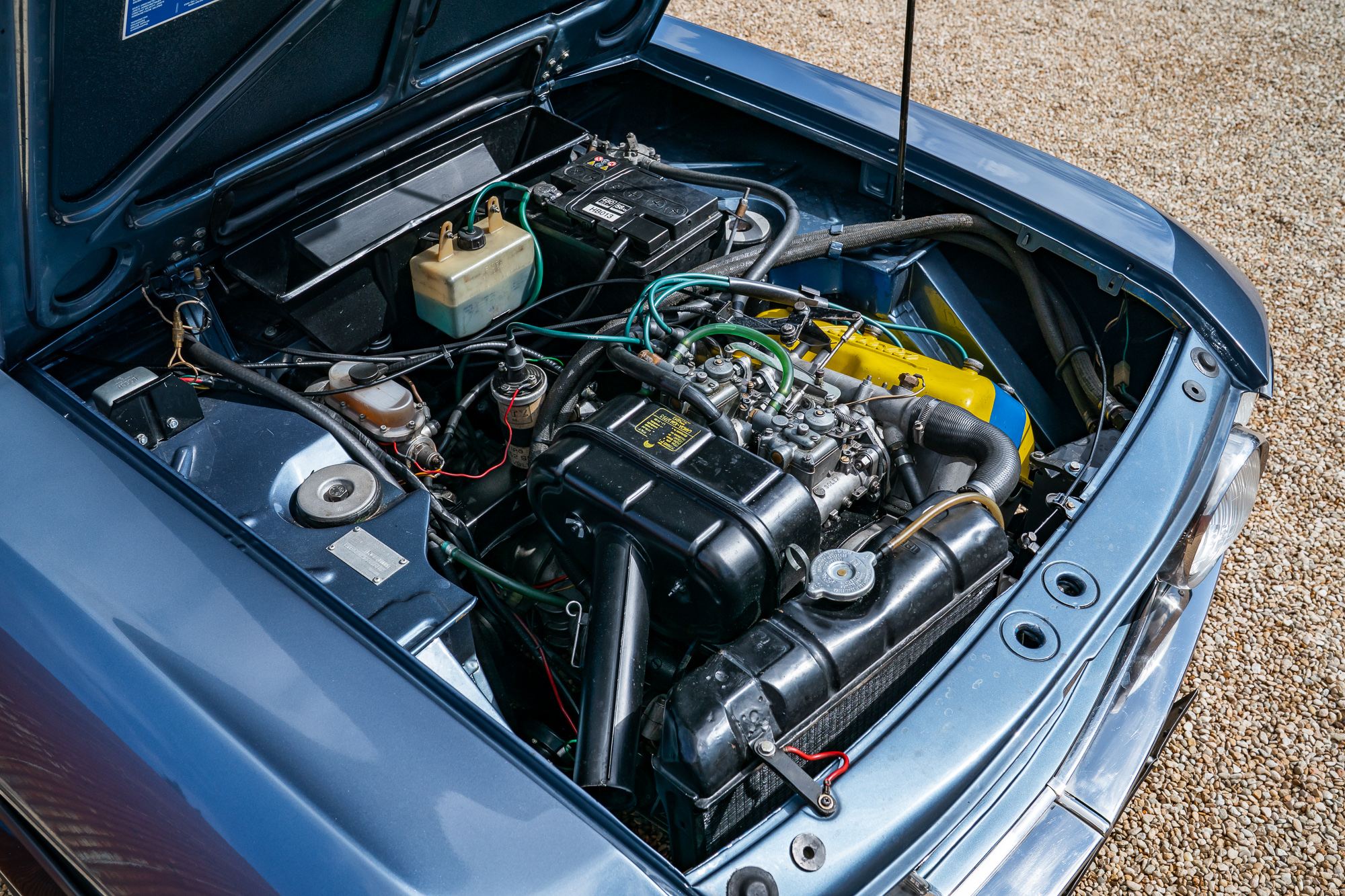 Lancia_Fulvia_engine-1