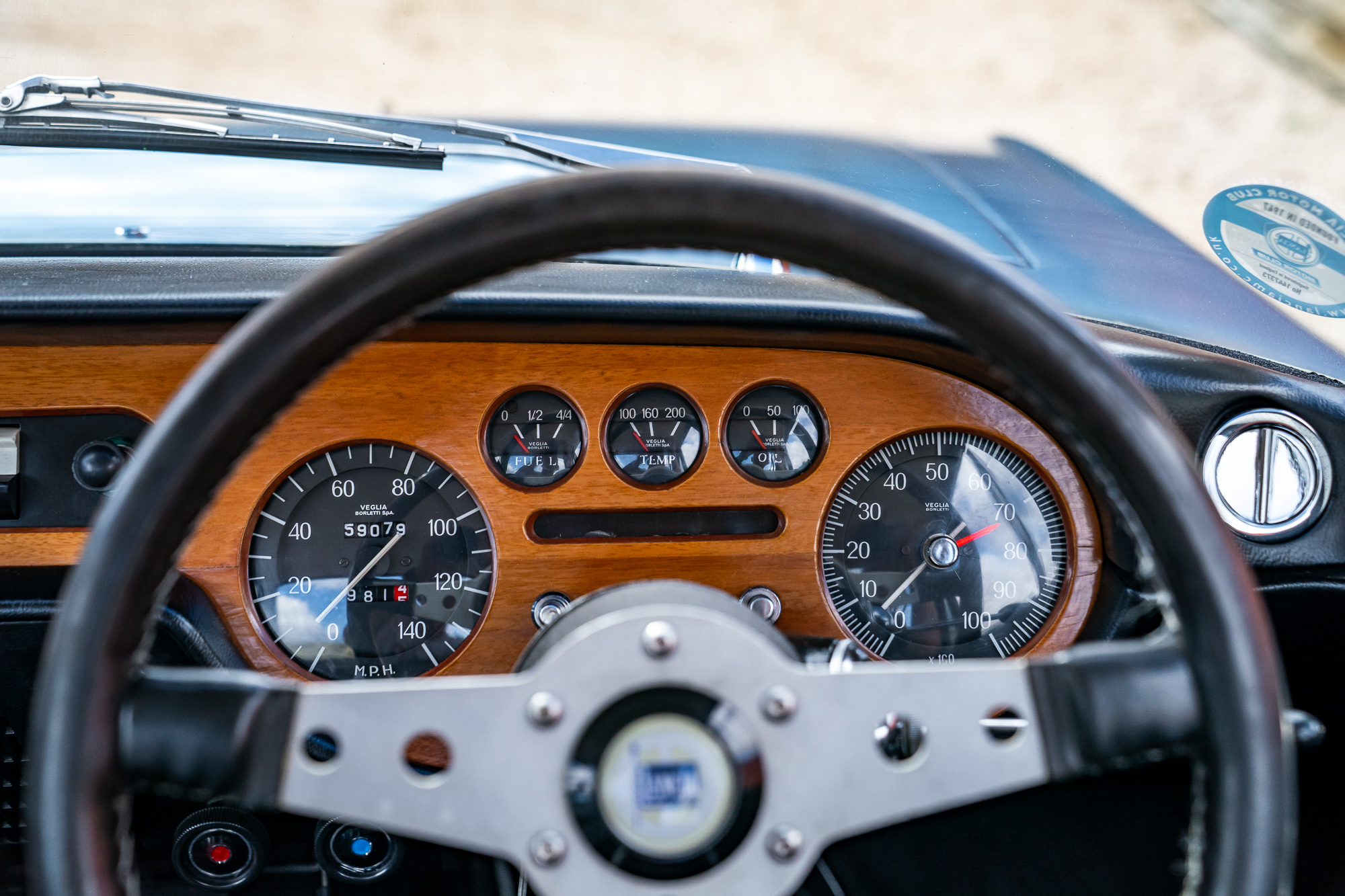 Lancia_Fulvia_interior-16