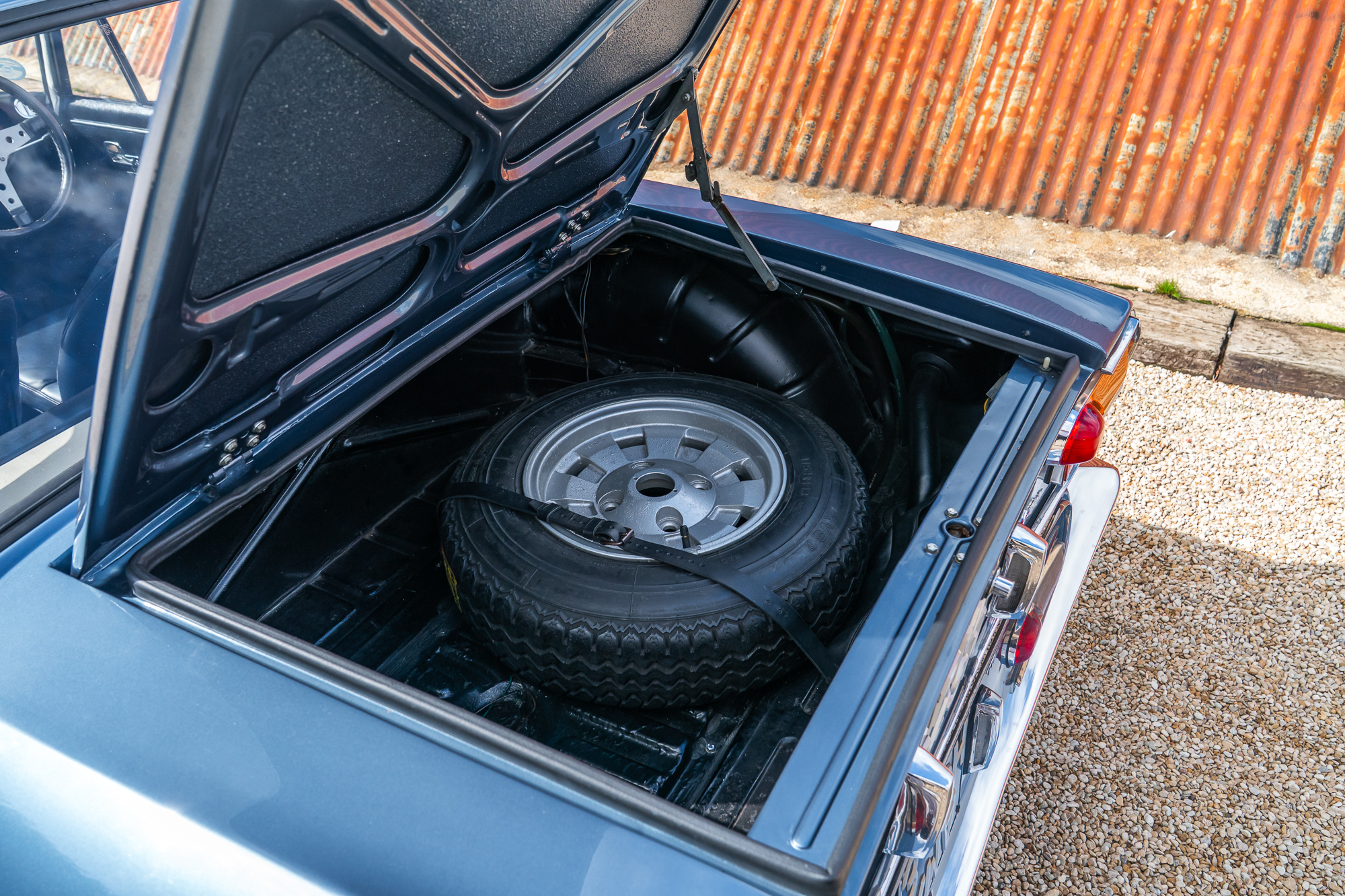 Lancia_Fulvia_interior-21