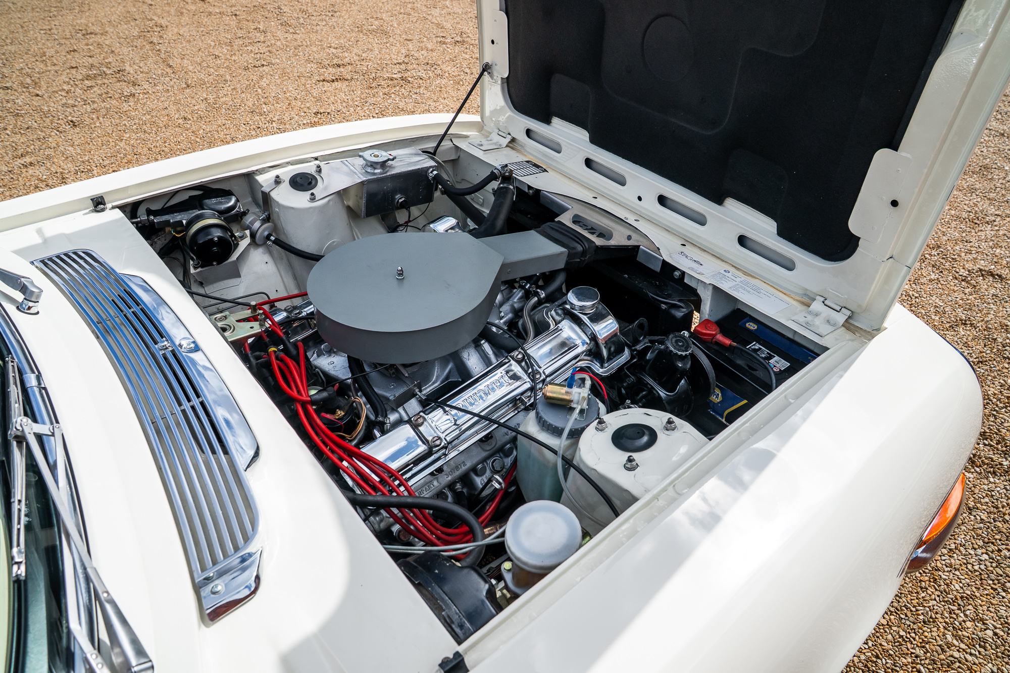 Triumph_Stag_engine-1