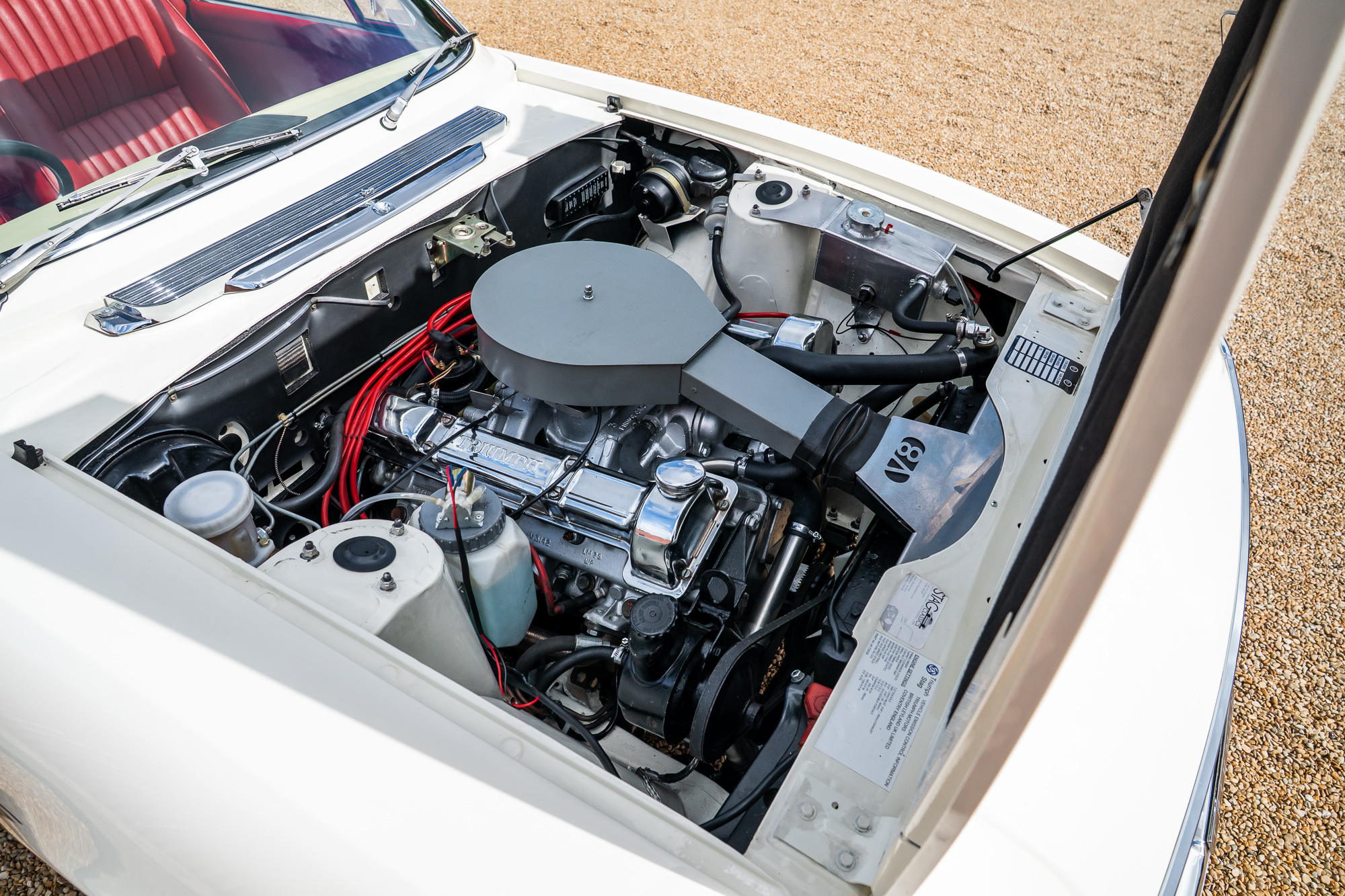 Triumph_Stag_engine-2