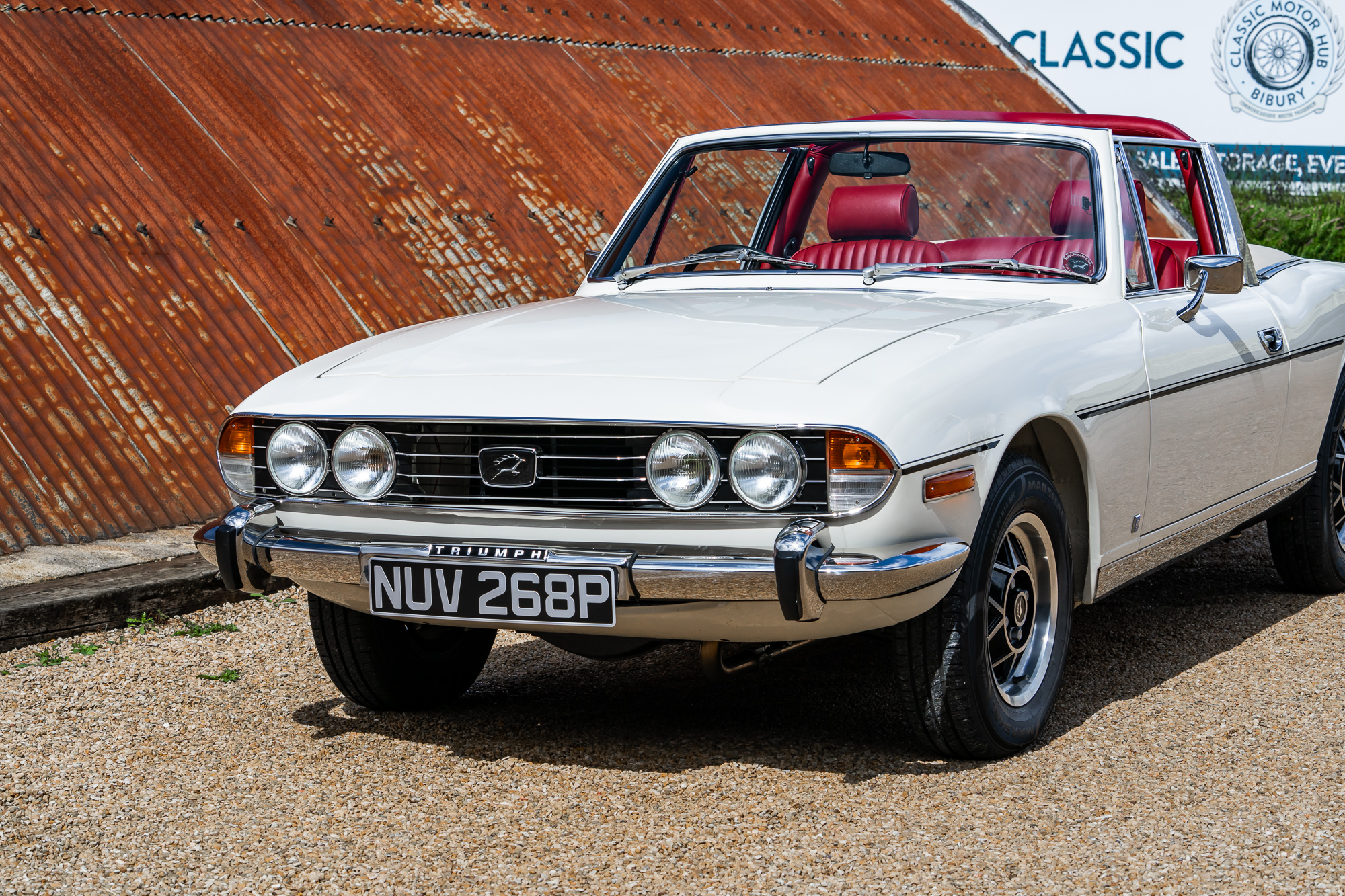 Triumph_Stag_exterior-1