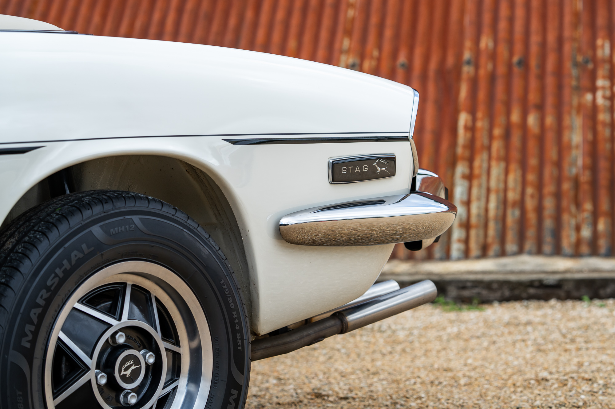 Triumph_Stag_exterior-11