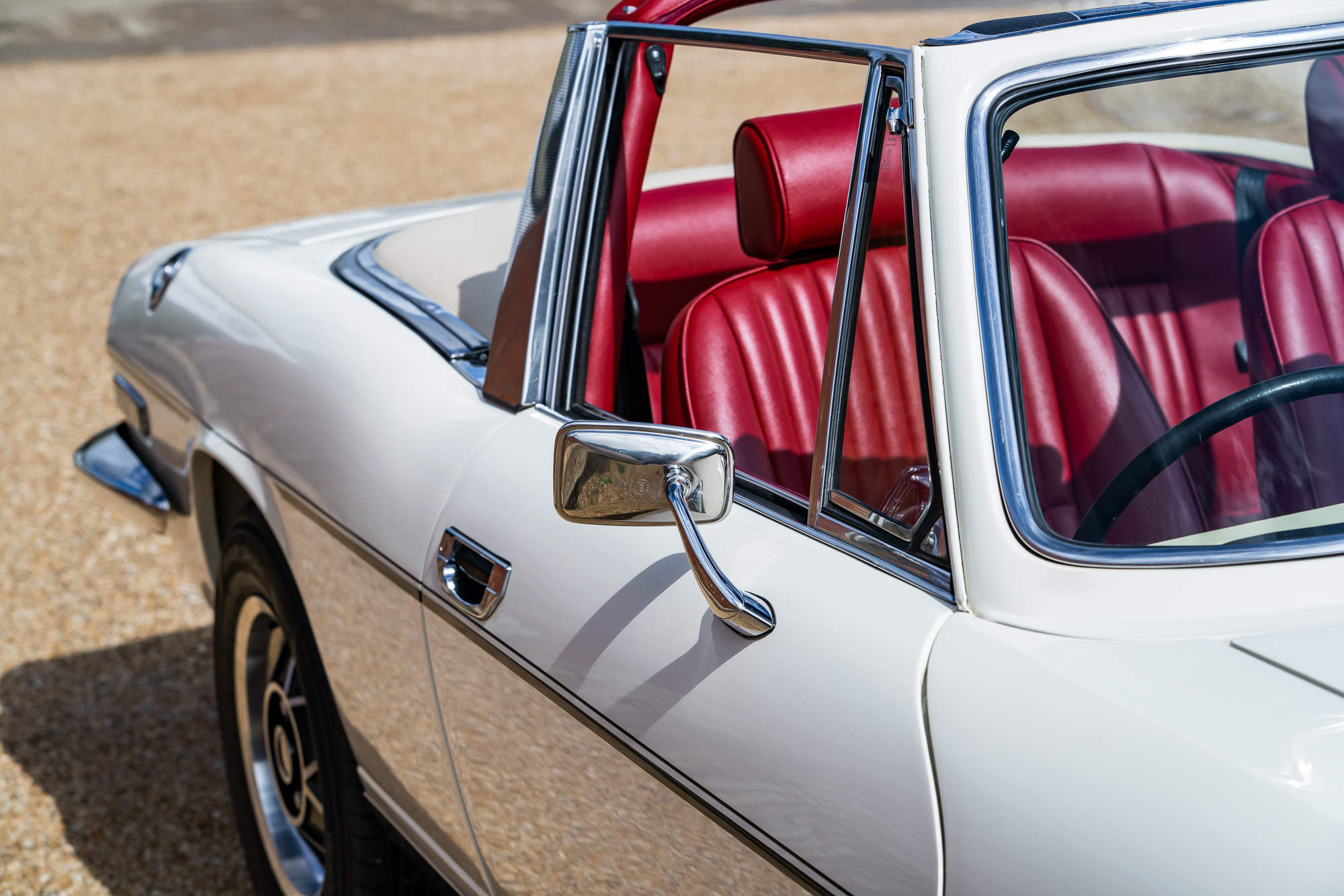 Triumph_Stag_exterior-4