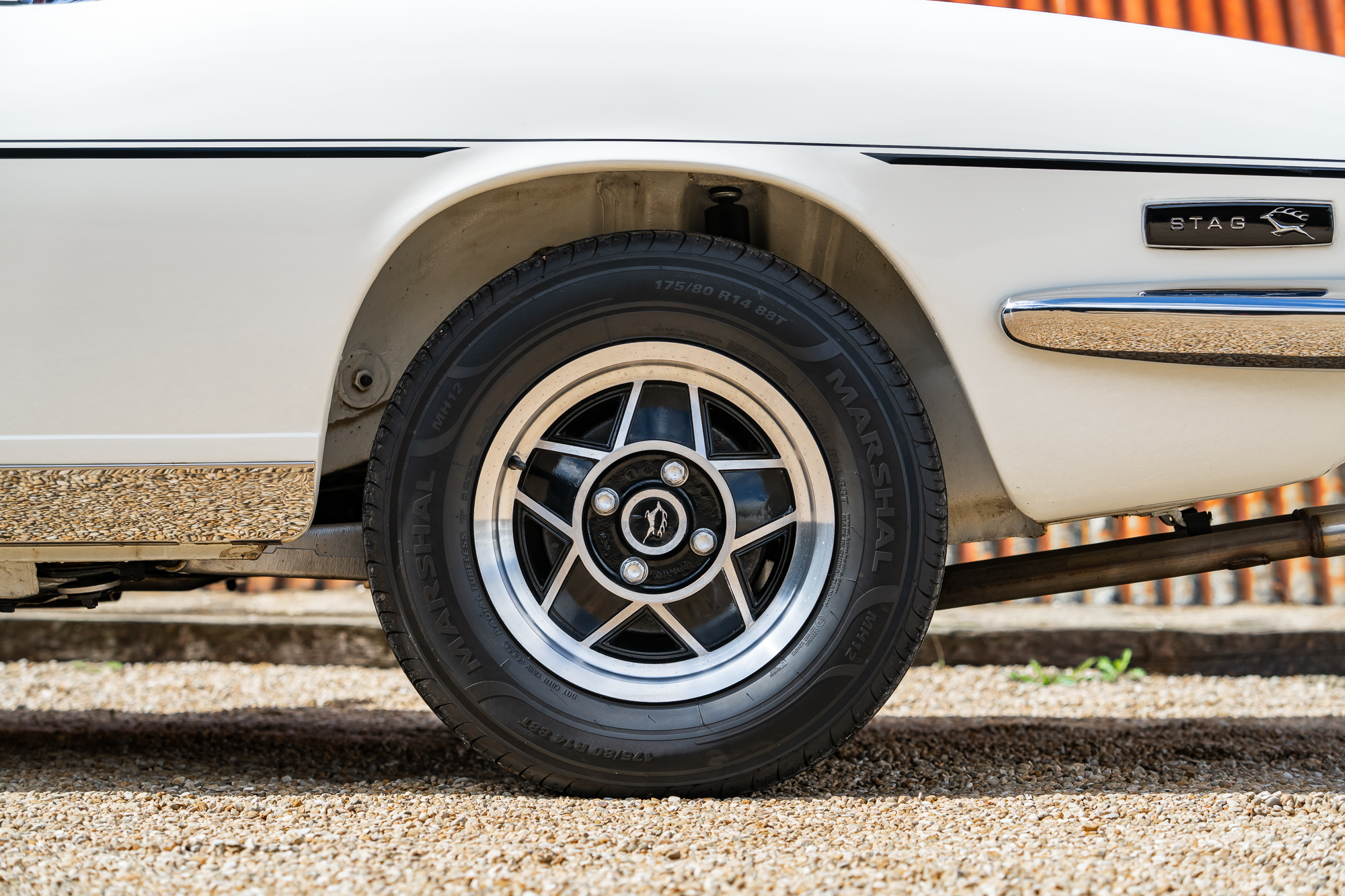Triumph_Stag_wheels-2